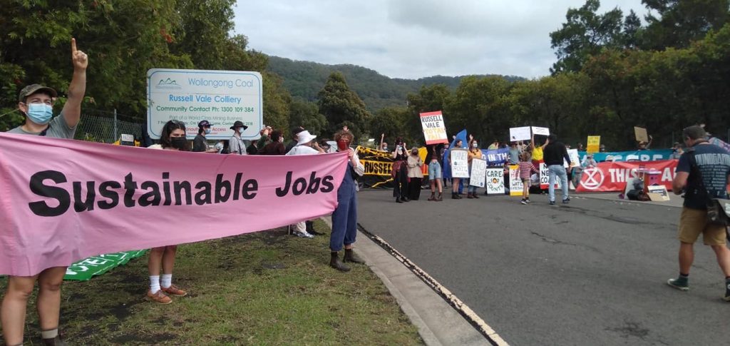 Community picket of Russell Vale mine entrance in November 2021
